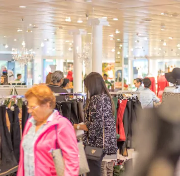 Peoples are buying in shopping centre