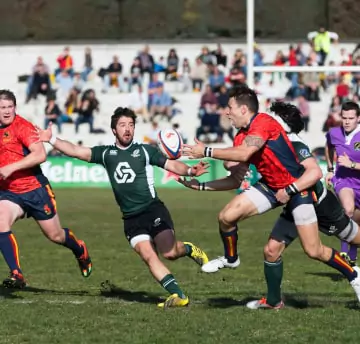 A team playing rugby on ground